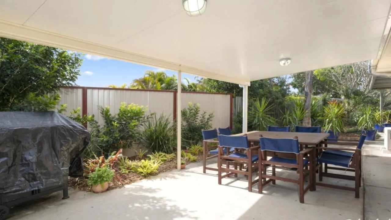 Banksia Beach Pet Friendly Home Away From Home בית נופש Banksia Beach